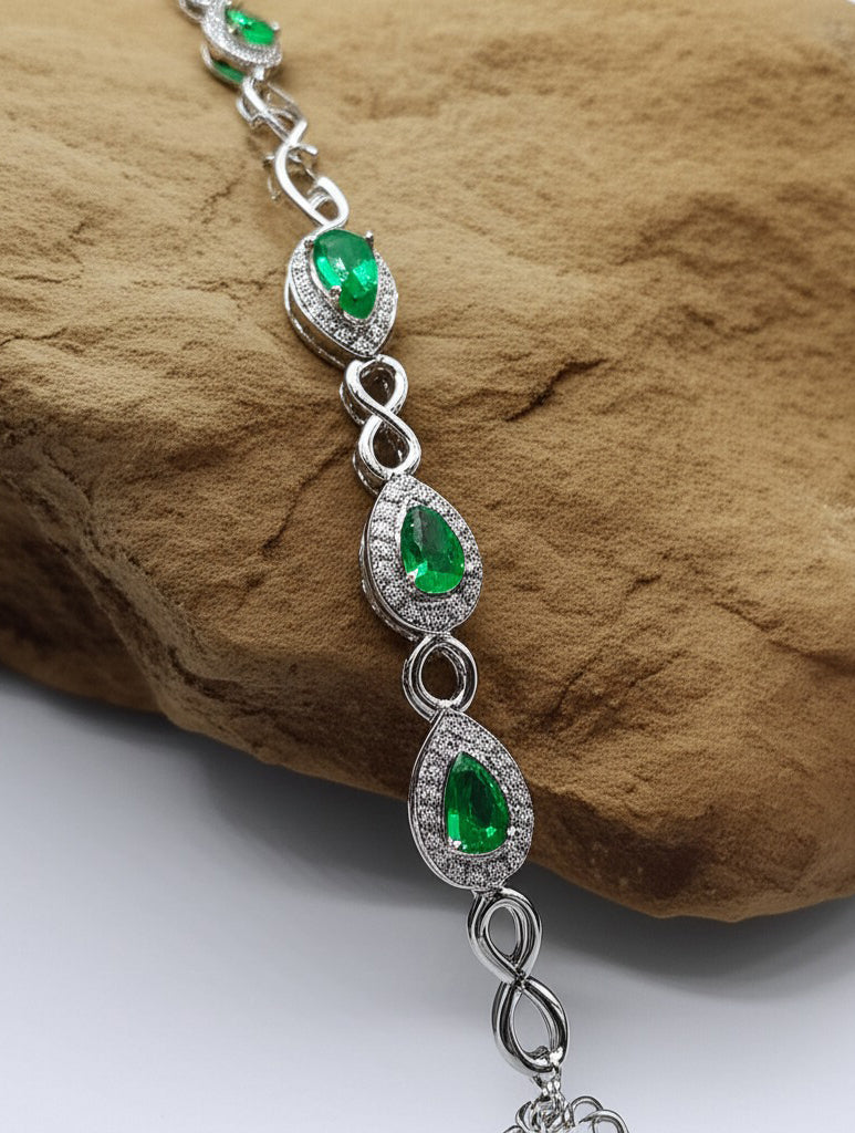 Drop of Passion Emerald Bracelet | My Cavell